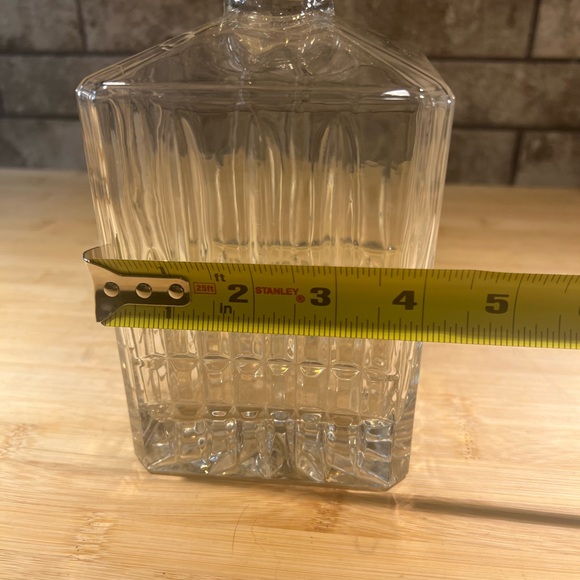 Vintage Crystal Glass Whiskey Decanter with Glass Stopper 1L Capacity - Picture 4 of 11
